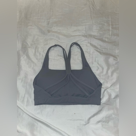 Alphalete kinetic sports bra in grey - Picture 9 of 16